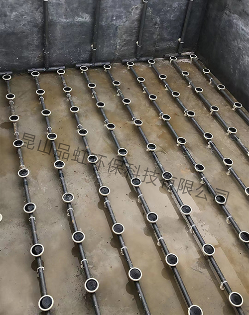 怎樣確定曝氣池整體長度以及深度-曝氣器廠家 - 昆山品虹環(huán)?？萍加邢薰? title=